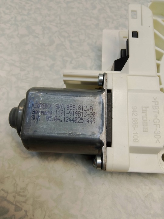 фото №15, Моторчик стёкла правый зад audi a6 c7 8k0959812a