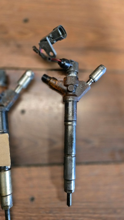 фото №10, Инжектор toyota corolla verso ii avensis t25 2.2 d-cat