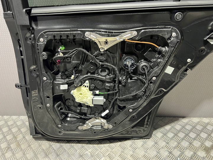 фото №12, Комплектні двері праві зад задні скло mercedes e-klasa w214 2023- sedan