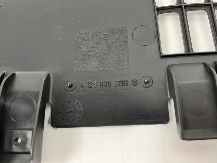 фото №8, Защита нижняя панели распределительной na nogami пассажира mercedes w124 1246890208