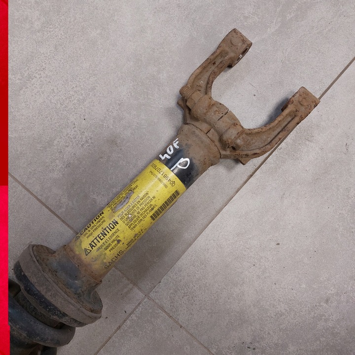 фото №8, Cadillac sts 3,6 амортизатор пружина правые перед