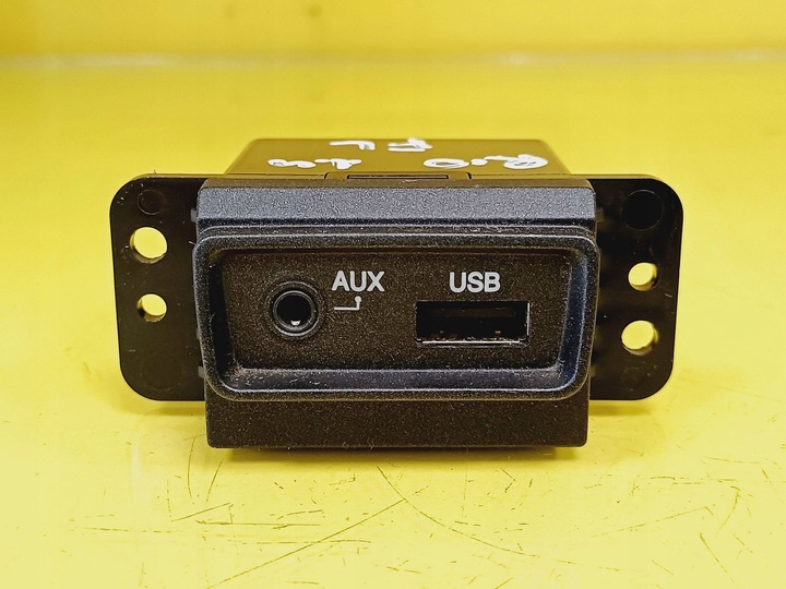 фото №1, Гнездо вход usb kia rio рестайлинг 1g200x5 nr577