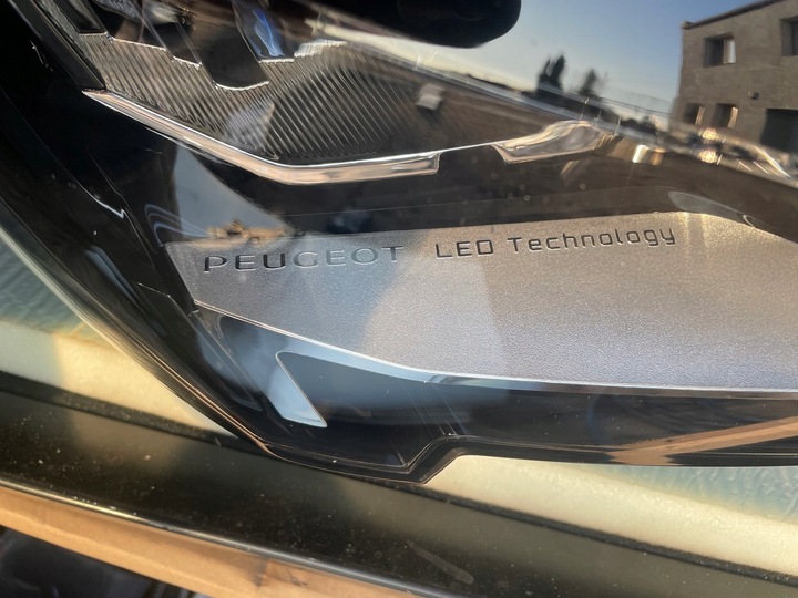 фото №11, 3008 ii 5008 ii рестайлинг полный led лампа перед левая 1675889580 правая 9836230180