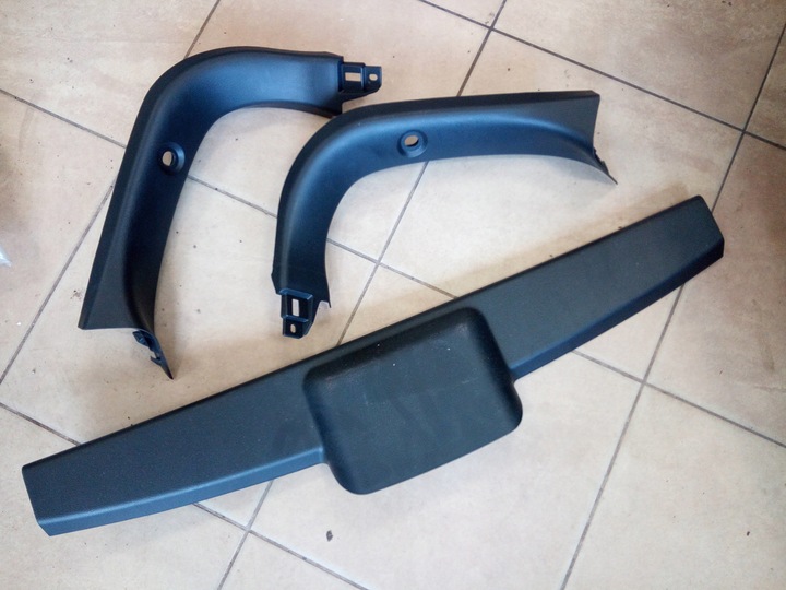 фото №1, Обивка защита крышки mazda 3 hb 5-дверь '09-13 kpl. 3 запчасти оригинал.