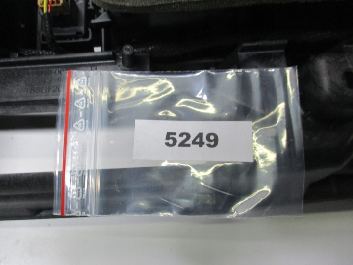 фото №12, | audi a4 8w b9 решётка воздуховод панели 8w1820902d