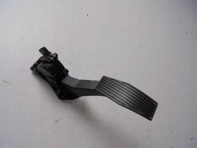 фото №1, Педаль газу opel astra v k fl 1.5 cdti 19 r