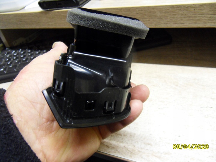 фото №10, Решітка повітропровід права vw caddy v 2k7 2k8819704m