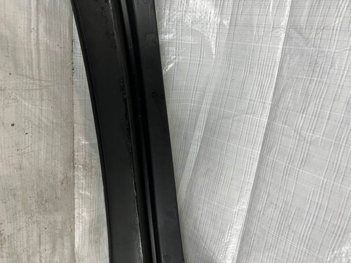 фото №12, Mercedes w213 257 c257 захист жабо  панель під лобовим склом a2138308703 a2138313400