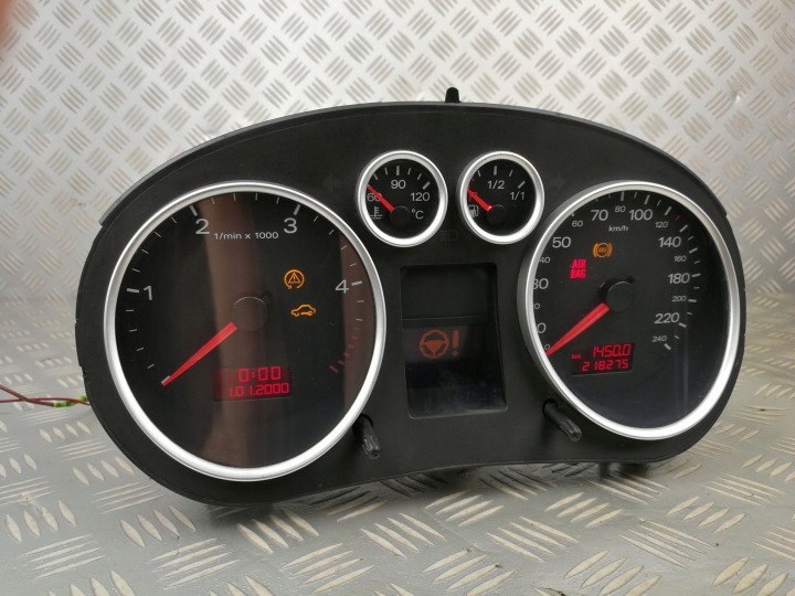 фото №9, 8z0920900m спидометр приборы дисплей półfis audi a2 1,4 tdi европа