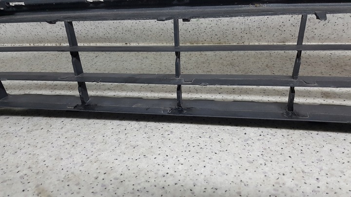 фото №8, Renault laguna iii 3 решётка средняя бампера 2461