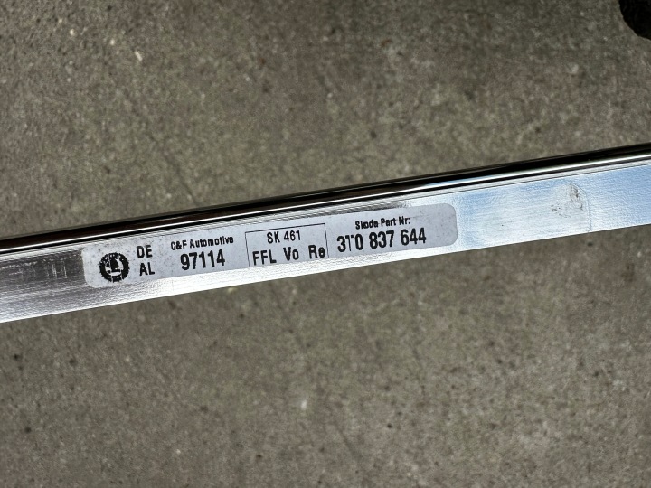 фото №10, Молдинг двері перед права 3t0837644 skoda superb ii