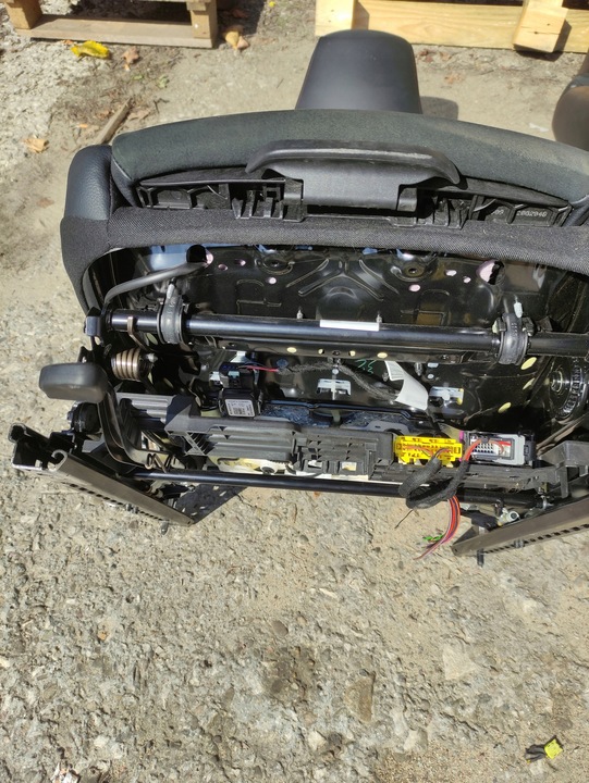 фото №15, Mercedes w177 amg сидіння червона nić алькантара