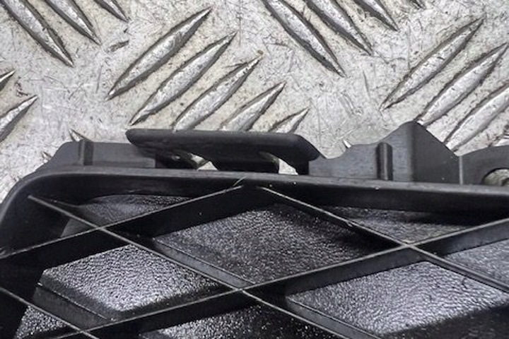 фото №8, Решётка бампера средняя mazda 3 bk bp4k50c21 1.6l дизель 80kw 2006