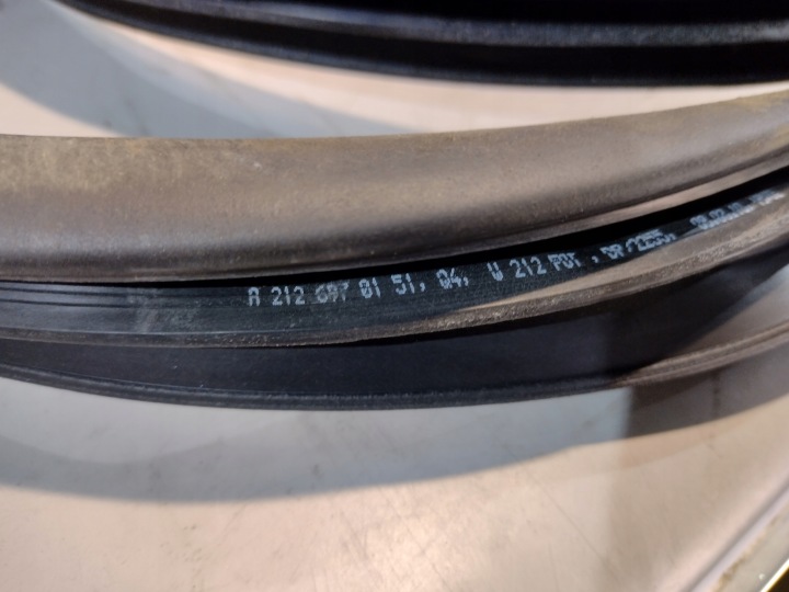 фото №8, Уплотнитель двери левые зад mercedes w212 sedan a2126970151
