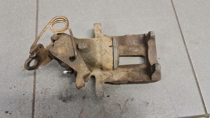 фото №5, Зажим тормозного правые зад audi a8 d2 передний fl