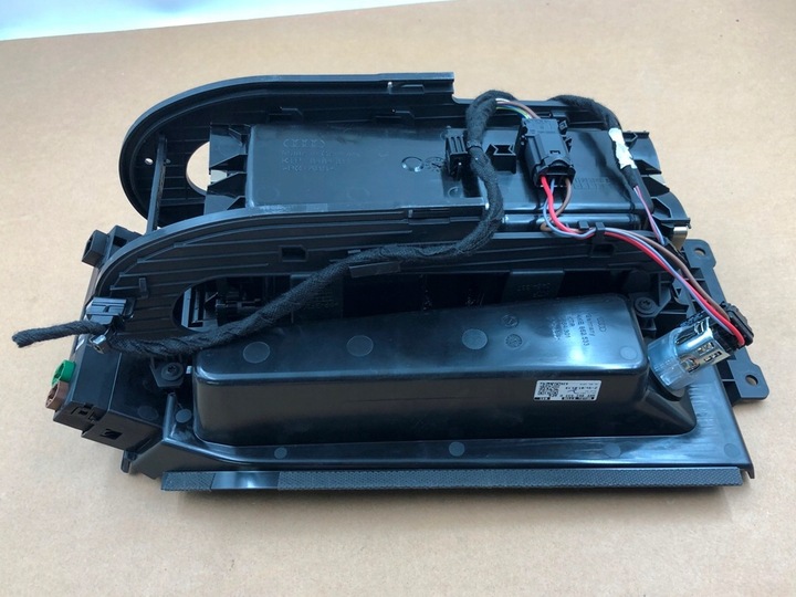 фото №9, Туннель средний панель индукция станция зарядки audi e-tron 55 2020- бардачок