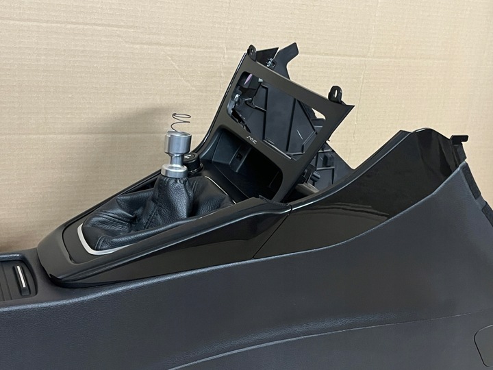 фото №15, Ford focus mk3 рестайлинг 14- подлокотник туннель комплектный европа