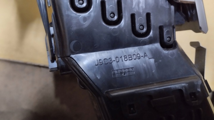 фото №9, Решітка повітропровід jaguar e-pace ліва права середня