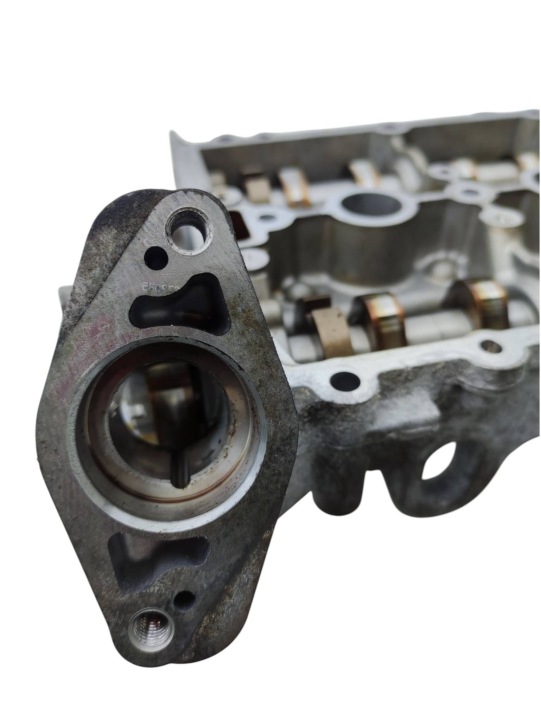 фото №8, Кришка клапанів вали грм vw golf viii 1.0tsi 04c082aa 04c082ab