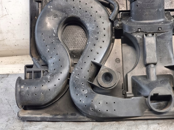 фото №11, Корпус фильтра воздуха оригинальный номер 03e129607p vw polo iv 4 рестайлинг 06r. 1.2b