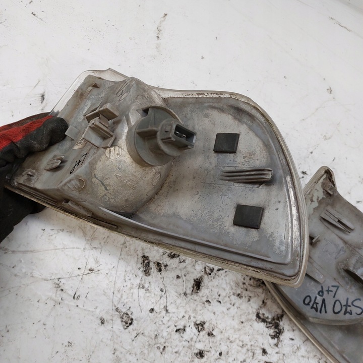 фото №14, Volvo s70 v70 поворотник поворотник праві + лівий переднє 30294777 30294776