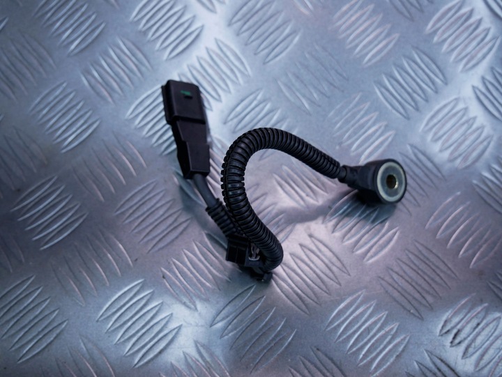 фото №1, Датчик детонационный 079905377f audi rs5 rs4 4.2 fsi