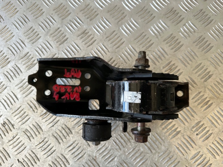 фото №10, Toyota rav4 iv 13-18 2.2 d-cat aut кронштейн подушка двигуна коробки середня