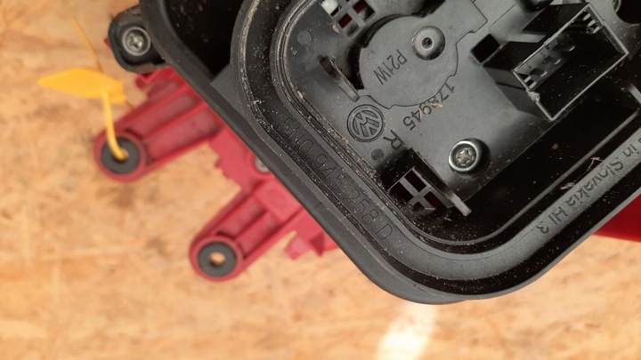 фото №11, Volkswagen tiguan i рестайлінг лампа права зад задня