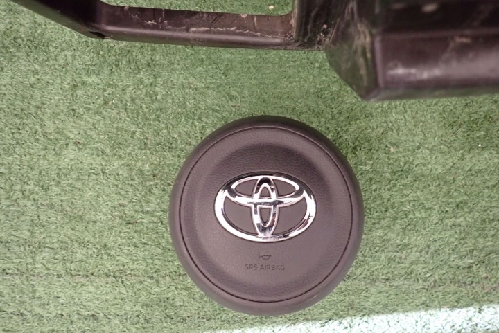 фото №5, Консоль торпедо подушки ремни toyota yaris iv 2020