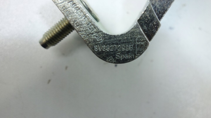 фото №11, Audi q2 2021- петля крышки багажника 8v3827299b