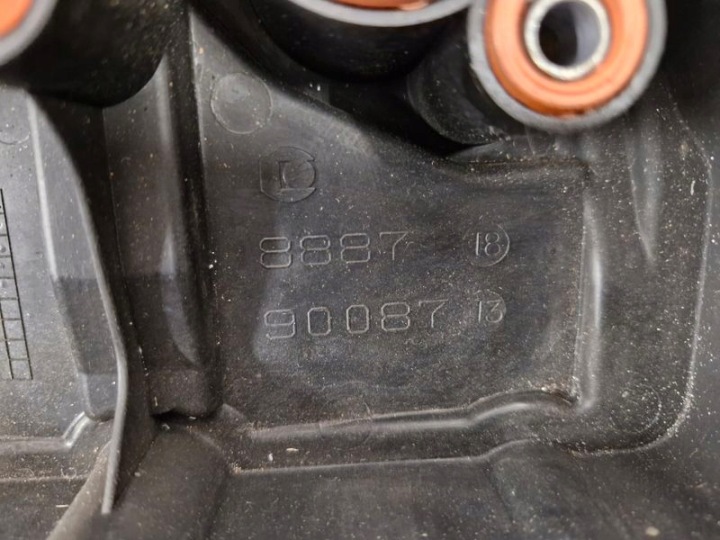фото №8, Peugeot 208 2008 1 i 1.2 vti кришка клапанів датчик тиску