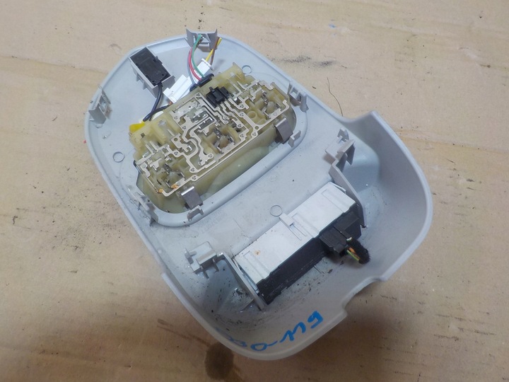 фото №6, Peugeot 3008 1.6b лампа освещение кабины