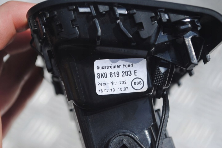 фото №5, Решётка воздуховод зад 8k0819203e audi a5 8t 2.0 tfsi sportback