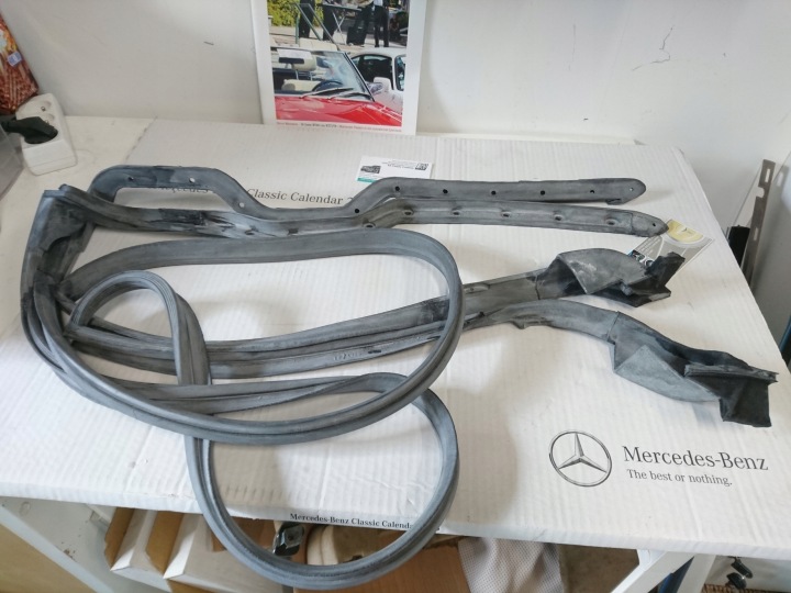 фото №9, Ущільнювач двері mercedes 107 sl slc