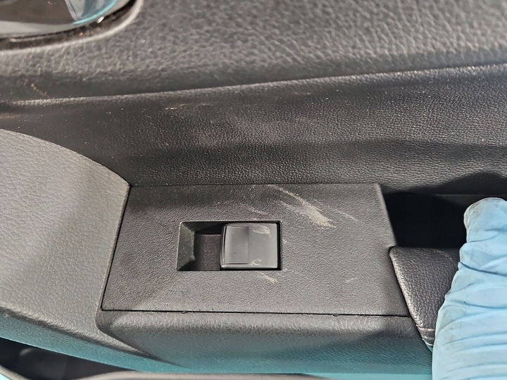 фото №2, Оббивка двері зад права боковина toyota corolla e16 e18 13-19 шкіра
