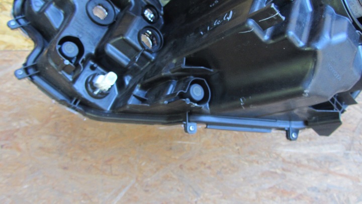 фото №12, Передня права лампа toyota yaris iv p21 2021-