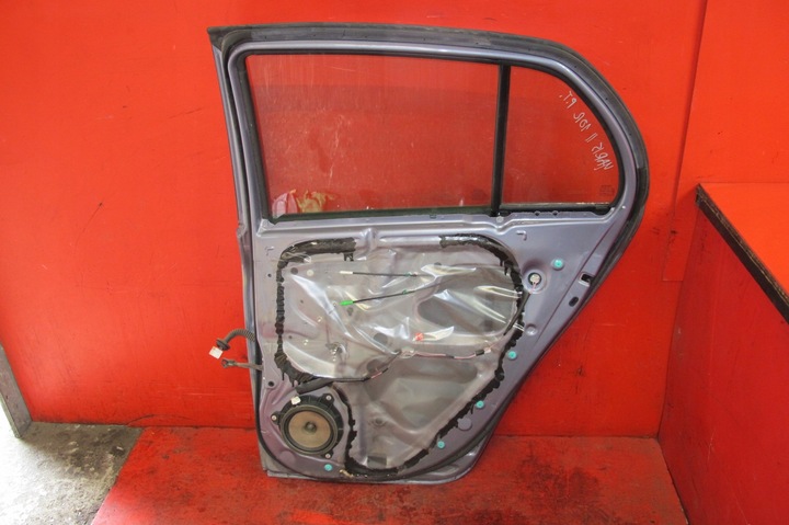 фото №11, Toyota yaris 2 ii дверь зад правые 8t4 5d
