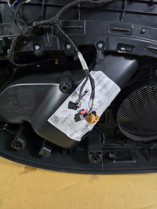 фото №8, Дверна карта (обшивка) права зад audi a4 8w b9 8w0867488