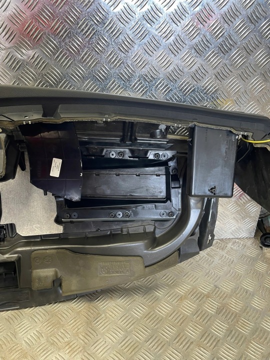 фото №12, Торпедо консоль bmw 5 e60 e61 head-up подстаканник европа