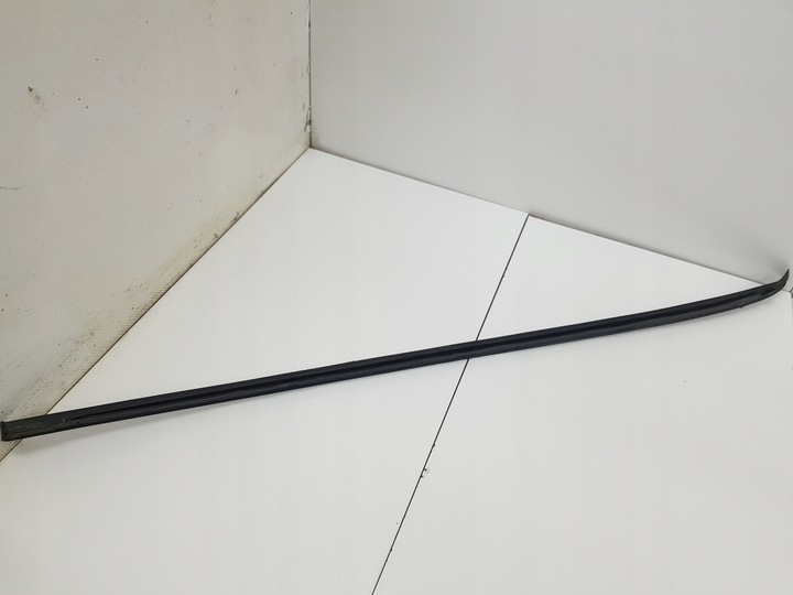 фото №1, Планка скла лобовий ліва volkswagen passat b7 3c0854327b