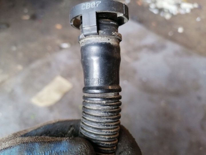 фото №6, Труба вентиляція картера vw audi skoda seat 2.0 tfsi 06f103235