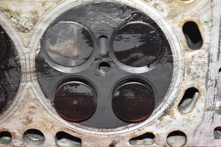 фото №8, Головка двигуна 31104738-002 volvo s60 1 i 2.4 d d5 163 km 00-04