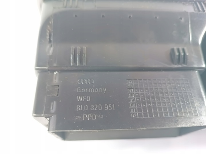 фото №5, Seat toledo 2 ii 98-06 решётка воздуховод воздуха средняя oem номер 8l0820951