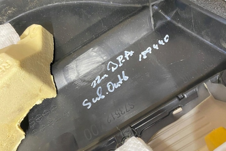 фото №9, Боковина передних правых дверь subaru outback br s73512700 2.5l бензин