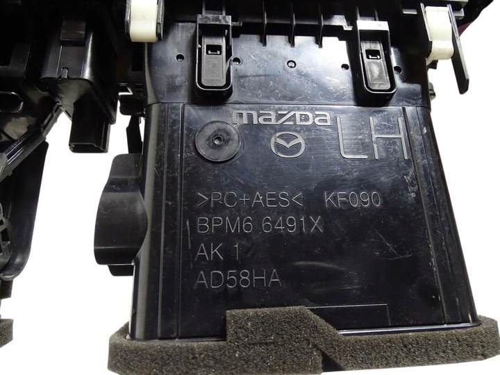 фото №10, Решётка решётки воздуховод средняя з консоли + аварийные mazda 3 bm bn 2013-2019