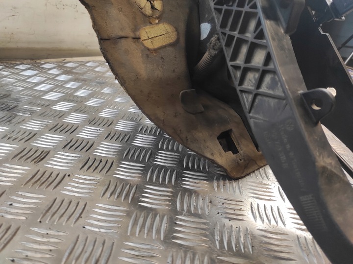 фото №15, Vw transporter t4 2.4 d підсилювач помпа гальмівна основа педалі 701612101k