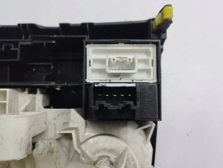 фото №6, Toyota corolla e120 e130 2006 панель кондиционера