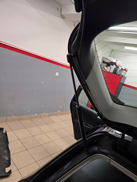 фото №7, Vw passat b6 амортизатор крышки багажника combi