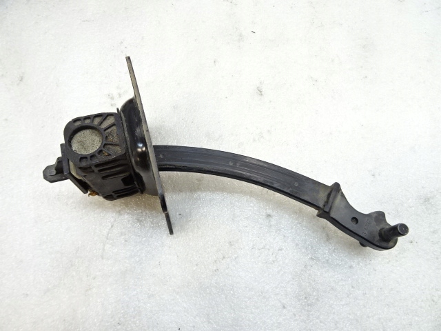 фото №1, Opel combo e ограничитель дверь задних зад 9681466280