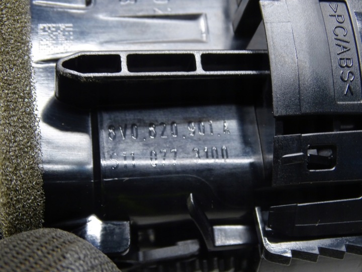 фото №8, Решітка повітропровід консолі панелі audi a3 8v 8v0820901a